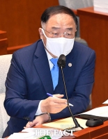  [속보] 홍남기 부총리 '대주주 양도세 3억 원 계획대로 추진'