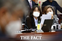 [TF사진관] 국감 참석해 질의하는 윤미향 의원