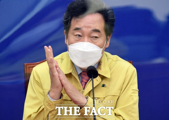 이낙연 더불어민주당 대표는 8일 공수처 출범과 관련 우리의 선택이 아니라 이미 우리에게는 피할 수 없는 책임이 돼 있다고 강조했다. 7일 민주당 최고위원회의에 참석한 이 대표. /남윤호 기자