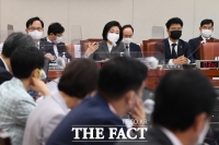 [TF사진관] 산자중기위 국정감사 받는 박영선 장관