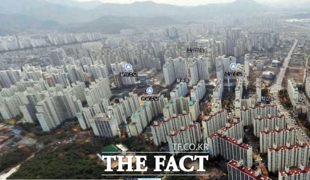 대구경북지역에 30층이상 고층건축물들이 매년 증가 하고 있는 가운데 고층 화재를 진압할 70m 고가사다리차는 한 대도 없는 상황이다. 사진은 고층 아파트들로 가득찬 대구 달서구 모습. / 네이버 지도 캡처