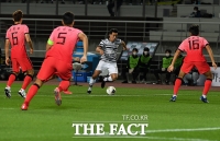 [TF포토] 드리블하는 송민규