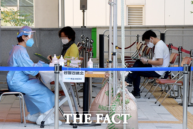 11일 0시 기준으로 코로나19 신규 확진자가 전날보다 58명 늘었다. /이선화 기자