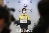 [TF포토] 유은혜 장관, '19일부터 전국 등교인원 3분의 2로 확대'