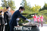 [TF사진관] 김종철 정의당 신임 대표, '현충원 참배'