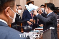 [TF포토] 법무부 국감, '날선 여야'...결국 정회