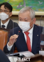  졸속 심사에 김광수 회장 외압설까지…정영채 NH투자證 대표 국감서 '진땀'