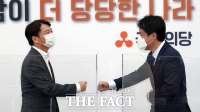 [TF포토] 안철수 국민의당 대표 찾은 김종철 신임 대표