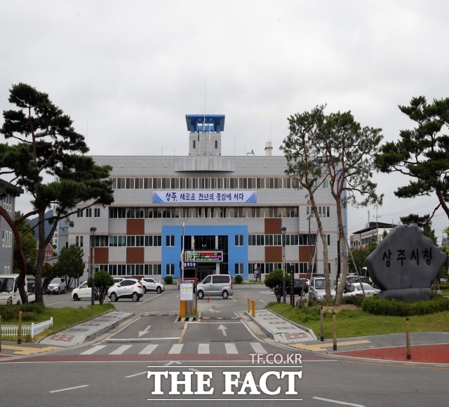 경북 상주시는 13일 코로나19 특별대책 방역기간 중 규정상 인원을 초과해 집회를 연 기독교 선교법인(인터콥) 대표 A씨를 감염예방법 위반 혐의로 경찰에 고발했다.사진은 상주시청 전경/더팩트 DB