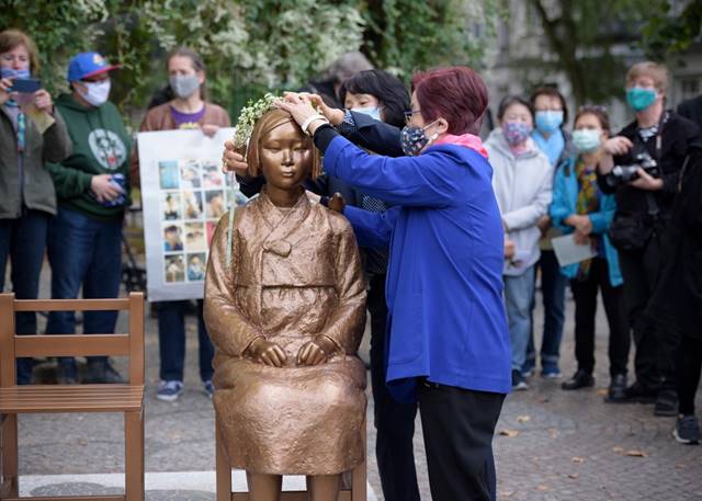독일 베를린 시내 미테구에 설치된 평화의 소녀상에 대한 철거가 보류됐다. 사진은 베를린에 설치된 평화의 소녀상의 모습. /코리아협의회 페이스북