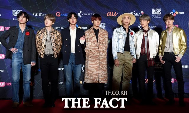 한국 가수 최초 빌보드 1위에 오른 방탄소년단 등 대중문화에술인을 입영 연기 대상에 포함하는 병역법 개정안에 대해 국민 절반 이상이 찬성한다는 여론조사가 나왔다. /더팩트 DB