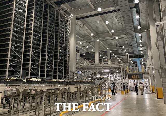 업계에서는 SSG닷컴의 취급 품목 수가 오픈마켓 도입으로 10배 이상 늘어날 수 있다는 전망도 나온다. /이민주 기자