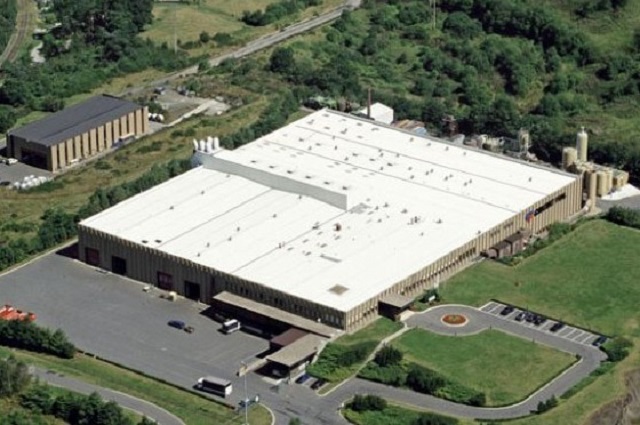 두산솔루스는 국내 최초로 시스템 반도체용 하이엔드 초극박 수주에 성공했다고 16일 밝혔다. 두산솔루스의 자회사 서킷포일 룩셈부르크(CFL) 공장 전경. /두산솔루스 제공