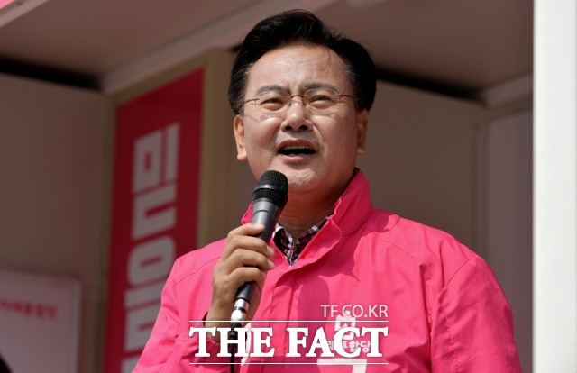 검사장 출신인 유상범 국민의힘 의원이 김봉현 전 스타 모빌리티 회장의 입장문에 신빙성 의혹을 제기했다. 지난 총선 당시 유세하는 유 의원. /이덕인 기자