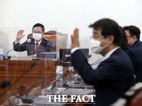 [TF포토] 영상 의원총회 손인사하는 주호영