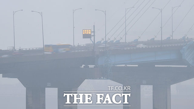 20일 고속도로 순찰대 등에 따르면 이날 오전 5시 52분께 충남 당진시 신평면 서해안고속도로 하행선 275㎞ 지점에서 화물차 2대가 부딪혔다. 사진은 서해안고속도로. /더팩트 DB