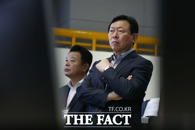 20일 롯데그룹에 따르면 신동빈 롯데그룹 회장이 일본으로 출국한 지 두 달여 만인 지난 주말 한국으로 돌아왔다. /더팩트 DB