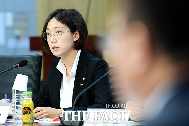 장혜영 정의당 의원(사진)은 현직 국회의원의 탈루, 탈세 조사가 될 수 있다며 철저한 조사를 촉구했다. /이선화 기자