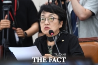  '룸살롱 접대는 허위'…윤갑근, 김진애 상대 1억 소송