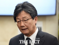  유승민 'MB·朴 정부 경제 비판한 文대통령, 경제 포기'