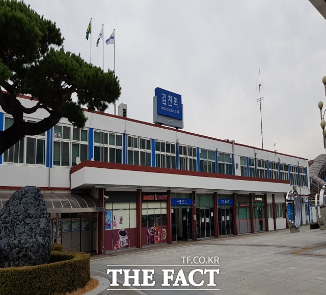 남부내륙철도(김천~거제) 건설과 연계해 노후화 된 경북 김천역의 증․개축 필요성이 대두되고 있다.사진은 김천역 전경/ 안동=김서업 기자