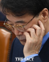  '룸살롱 논란'에 장하성 '유흥업소 아닌 음식점 사용' 