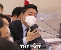  국감장서 모바일 게임한 강훈식 '두말할 여지 없이 잘못한 일'