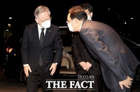 [TF포토] 고 이건희 회장 빈소 찾은 이재명 지사