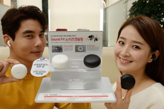 LG전자는 노이즈 캔슬링 기능을 탑재한 톤 프리(HBS-TFN7) 무선 이어폰을 출시했다. /LG전자 제공