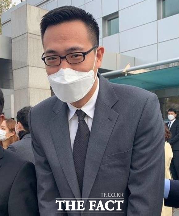 김승연 회장의 막내 아들 김동선 전 한화건설 팀장이 조문을 마치고 나오고 있다. /정소양 기자