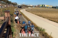  포항제철소 임직원, 인근 5개 자매마을 환경 정화 활동 구슬땀