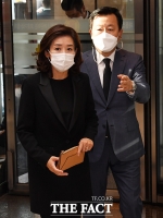[TF포토] 고 이건희 회장 빈소 찾은 나경원 전 의원