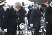 [TF사진관] 김종인-주호영, '박정희 전 대통령 서거 41주기 추도식 참석'