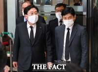 [TF포토] 고 이건희 회장 조문하는 김기문 중소기업중앙회 회장