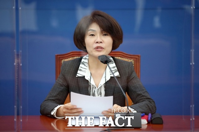 정부가 오는 2030년까지 모든 부동산 공시가격을 시세의 90%까지 끌어올린다는 목표를 세웠다. 사진은 한정애 더불어민주당 정책위의장 /남윤호 기자