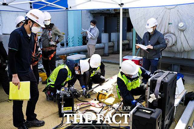 전라북도 보건환경연구원이 국립환경과학원 주관으로 전국 시·도 보건환경연구원을 비롯하여 한국환경공단, 대기 측정대행업체 등 전국 188개 대기분야 환경오염물질 분석기관을 대상으로 진행된 2020년 대기분야 숙련도시험에서 최우수 적합기관으로 평가 받았다. /전북도청 제공