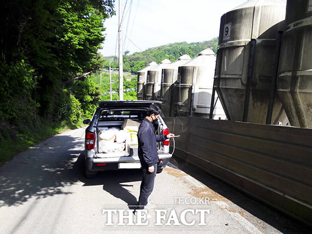 임실군이 축사 악취 민원 해소를 위해 사업비 5억원을 투입, 23개소 축사 대상으로 악취 저감시설을 설치 지원하고 있다. /임실군 제공