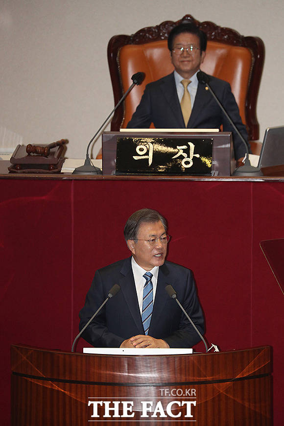 문재인 대통령이 28일 서울 여의도 국회에서 2021년도 예산안에 대한 시정연설을 하고 협치와 공수처의 신속한 출범을 당부했다. /국회사진기자단