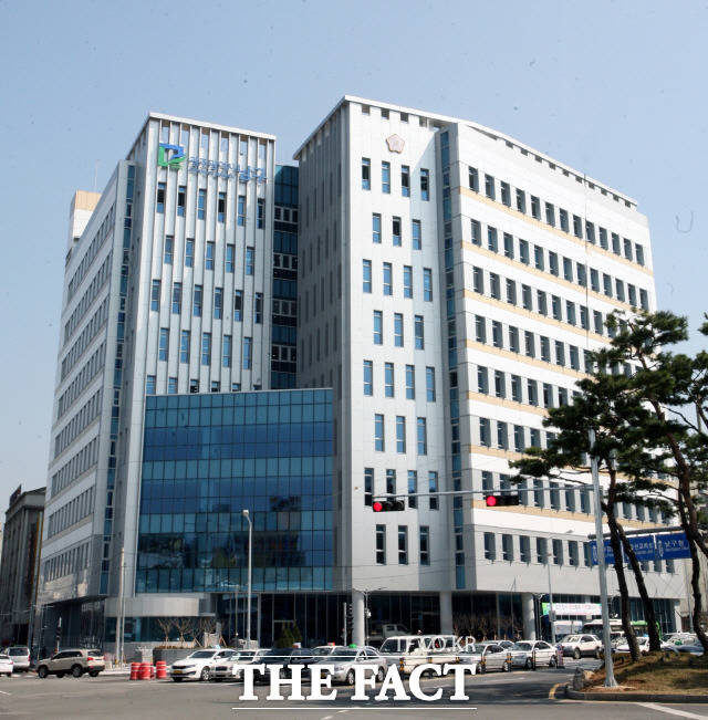 광주 남구는 외교부에서 정부혁신 과제로 추진 중인 ‘온라인 여권 재발급 신청 서비스’ 시범 운영기관으로 선정돼 오는 29일부터 온라인 신청을 통한 여권 재발급 서비스를 본격 시행한다./ 남구청 제공