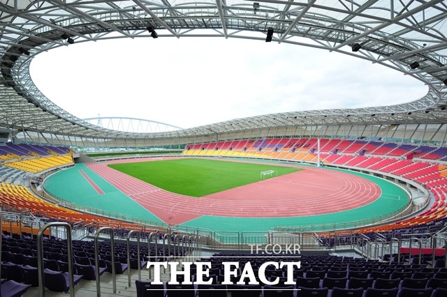 진주종합운동장 전경. /진주시 제공