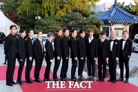 [TF포토] 세븐틴, 빛나는 블랙슈트