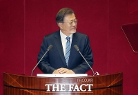  국회 찾은 文대통령 '민생 살리고 빠른 경제 회복 최우선'