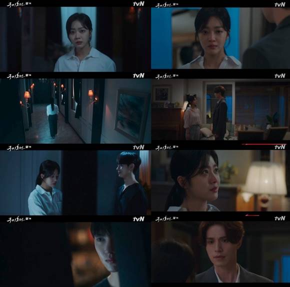 이태리가 성인이 된 이무기로 첫 등장해 강렬한 인상을 남긴 가운데 조보아는 이동욱과 전생의 관계를 알게 됐다. /tvN 구미호뎐 캡처