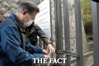 [TF포토] 북악산 등산로 개방하는 문재인 대통령