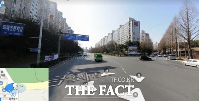 정의당 유종천 위원장(광주 서구을)이 교툥신호 점멸 주기를 현장에서 장시간 점검헌 후 차량 진행 방향별로 적정한 시간 배분을 통해 체증을 해소한 금호 사거리(광주 서구) 뷰. 왼쪽 아래는 지도상 사거리 위치. / 유종천 페이스북 제공