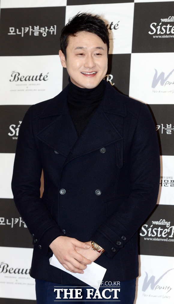 개그맨 김원효가 동료 개그맨 박지선의 갑작스러운 사망 소식에 SNS를 통해 아니길 바랐지만 우리 지선이를 위해 기도해주세요라고 애도했다. /더팩트 DB