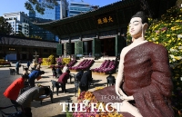 [TF사진관] '수능 D-31'...고득점 기원하며 기도하는 어머니들