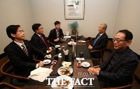 [TF사진관] 국민의힘 부산 중진의원들 만난 김종인 위원장