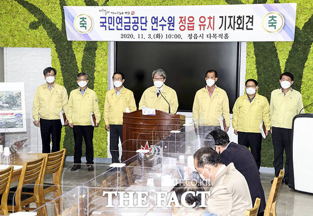 유진섭 정읍시장은 3일 정읍시청 다목적실에서 기자회견을 열고 국민연금 연수원 설립 후보지 선정에 정읍시가 최종적으로 선정됐다고 밝혔다. /정읍시 제공