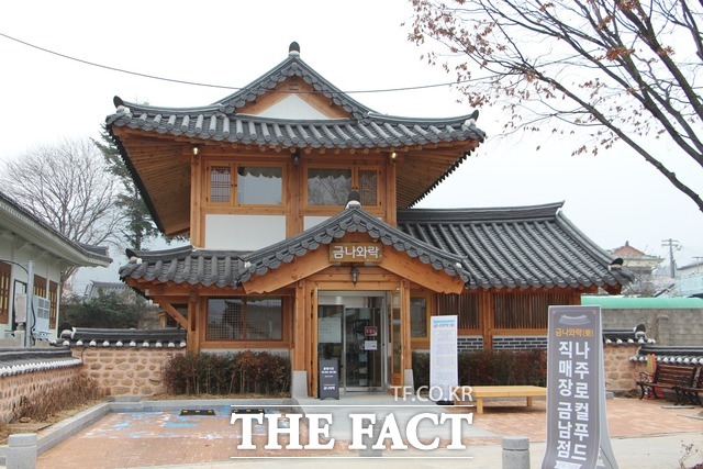 농림축산식품부와 한국농수산식품유통공사(aT)가 전국 159개 시·군 지자체를 대상으로 주관한 2020년 로컬푸드 지수 평가에서 전남 나주시가 ‘최우수 지자체’(A등급)로 선정돼 농식품부 장관상을 수상했다. 사진은 나주로컬푸드직매장 2호 금남점(금나와락) 전경./ 나주시 제공